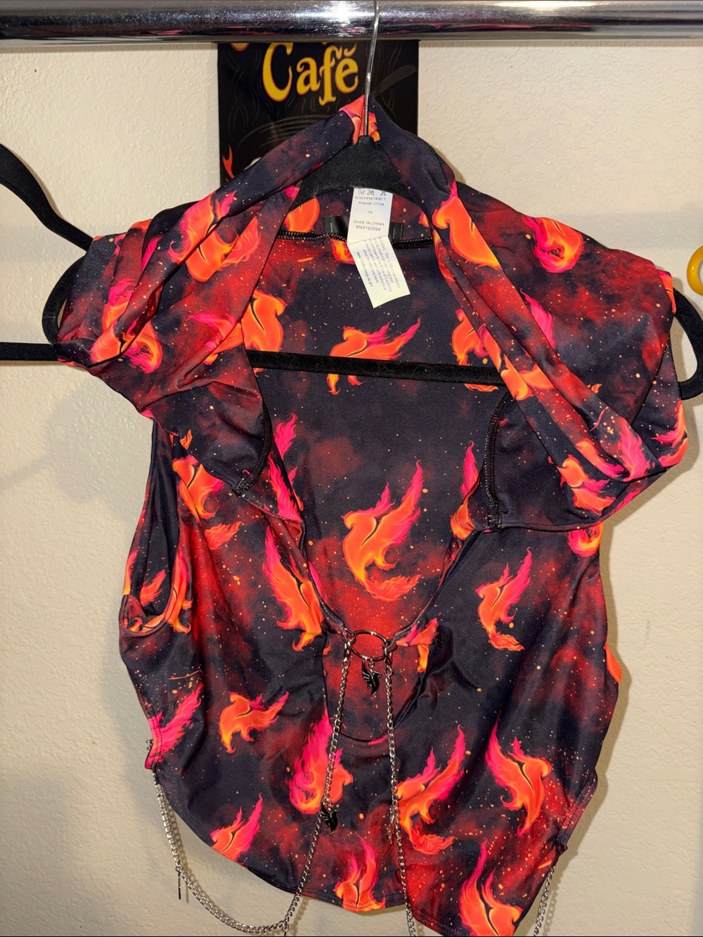 #188 new 1XL Illenium top with hood